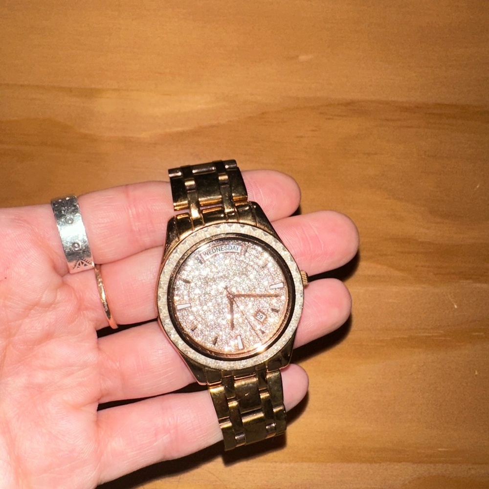 Michael Kors Rose Gold Watch - Picture 1 of 3